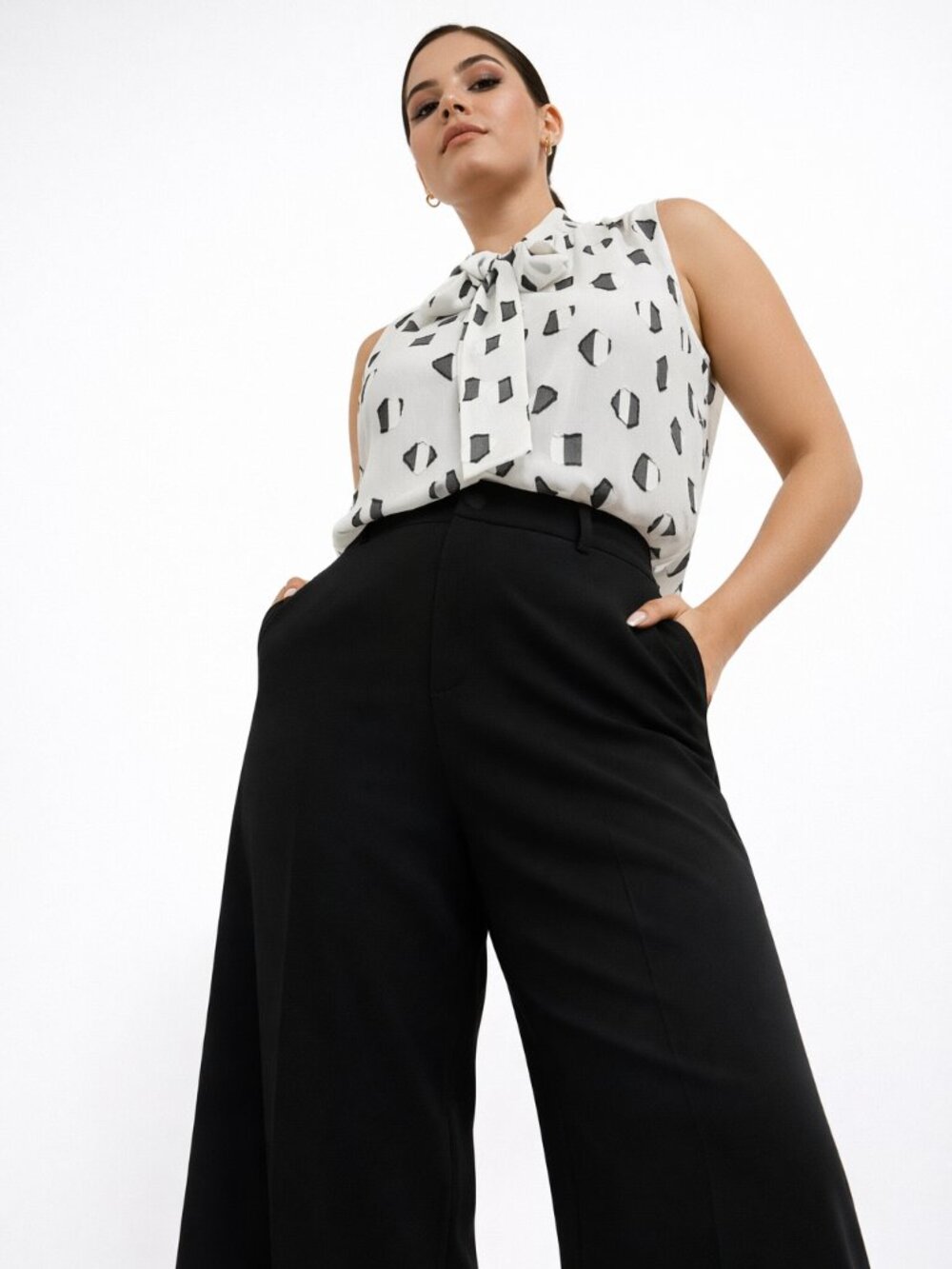 Sleeveless front bow tie lined textured blouse